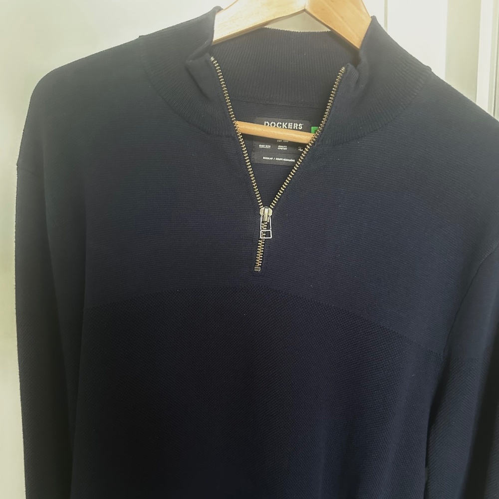 Dockers sweater